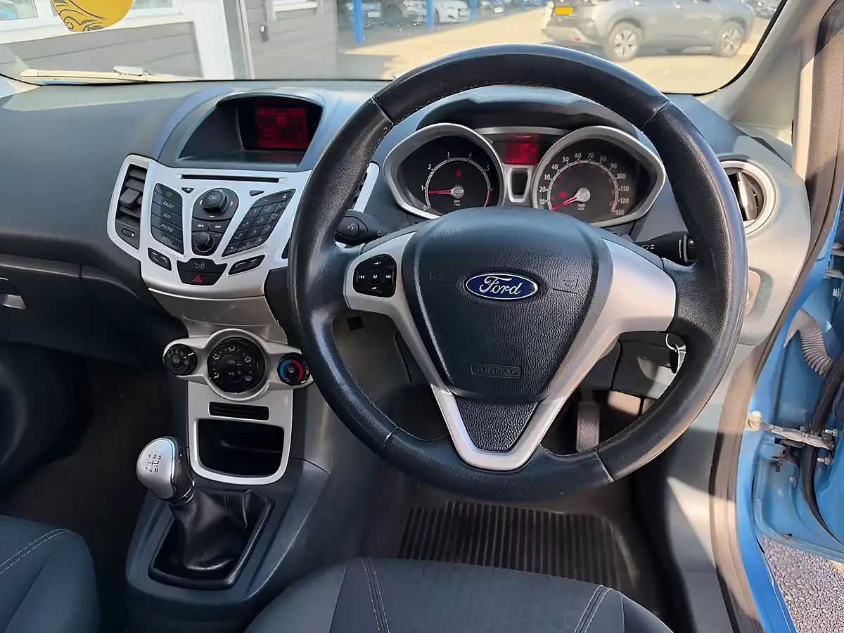 Used 2012 Ford Fiesta Zetec Blue - Interior and Exterior details 16