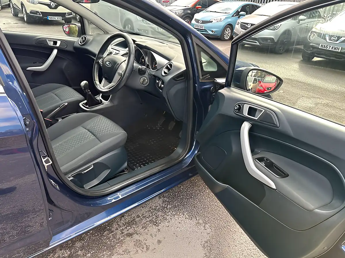 Used 2012 Ford Fiesta Zetec Blue - Interior and Exterior details 11