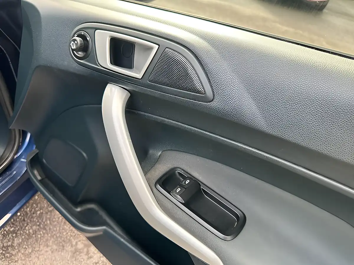 Used 2012 Ford Fiesta Zetec Blue - Interior and Exterior details 12