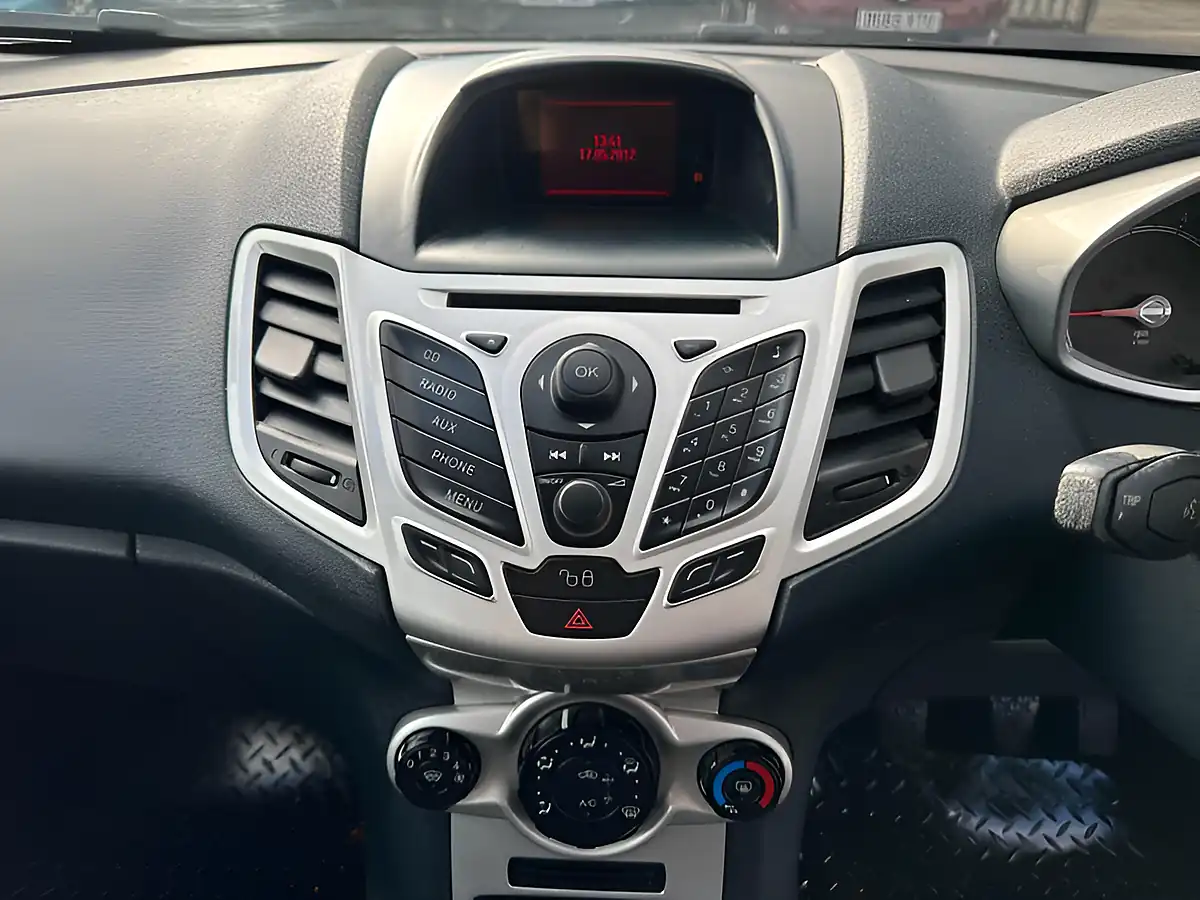 Used 2012 Ford Fiesta Zetec Blue - Interior and Exterior details 14