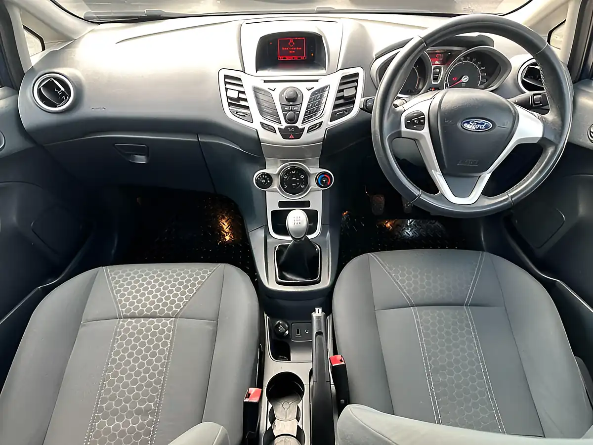 Used 2012 Ford Fiesta Zetec Blue - Interior and Exterior details 17