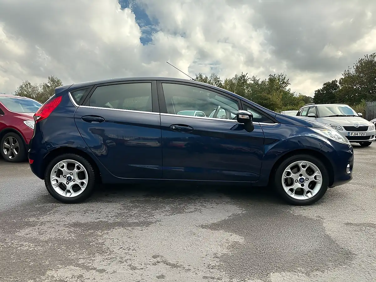 Used 2012 Ford Fiesta Zetec Blue - Interior and Exterior details 6