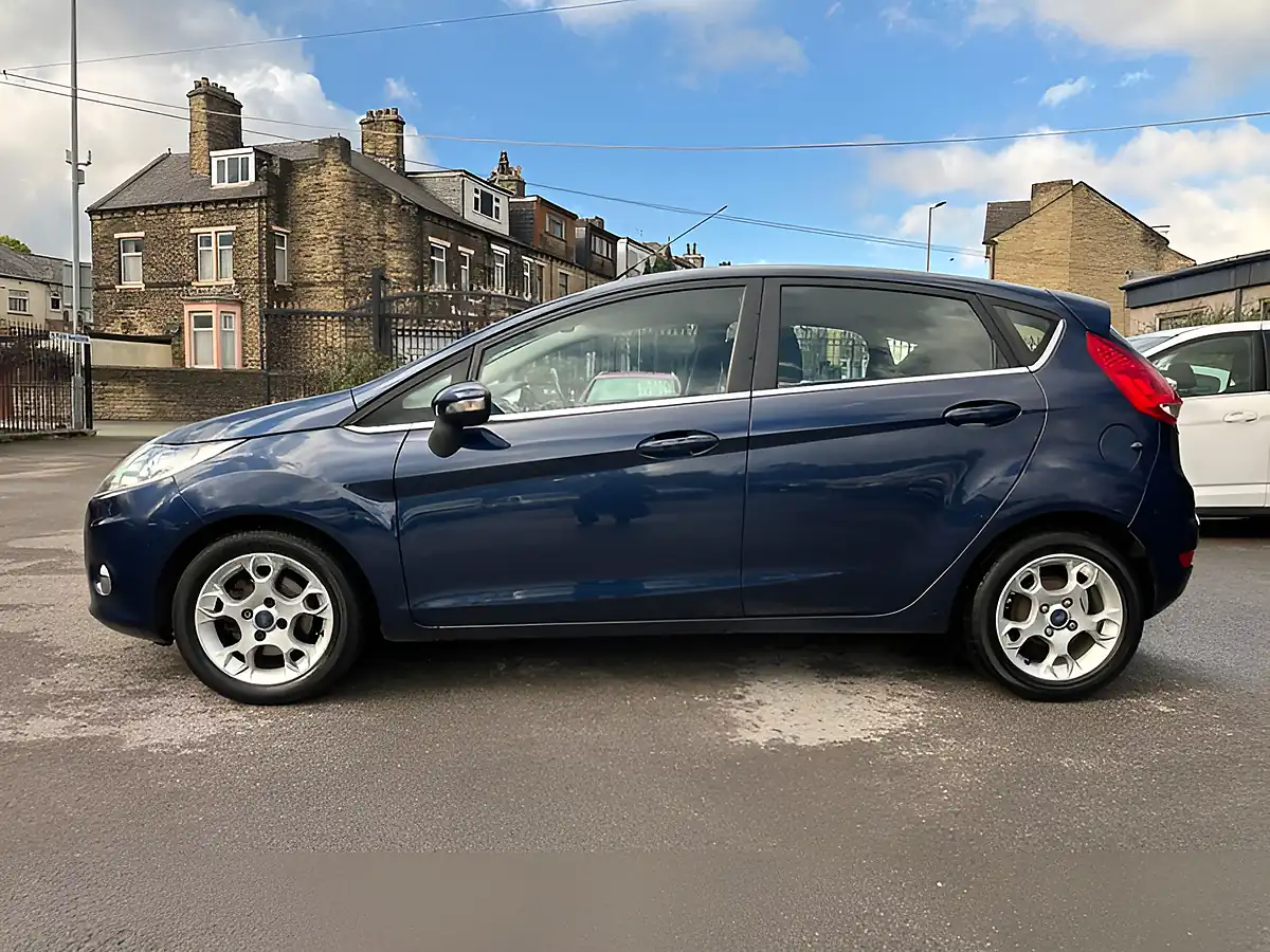 Used 2012 Ford Fiesta Zetec Blue - Interior and Exterior details 7