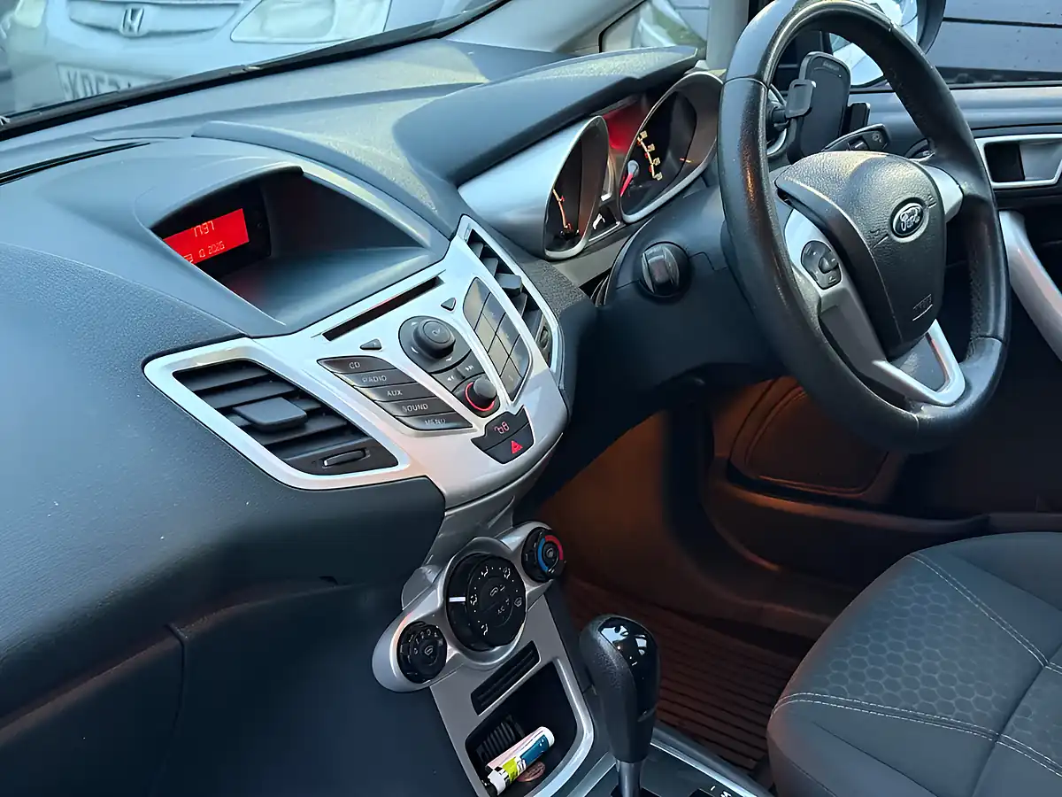 Used 2012 Ford Fiesta Zetec Blue - Interior and Exterior details 12