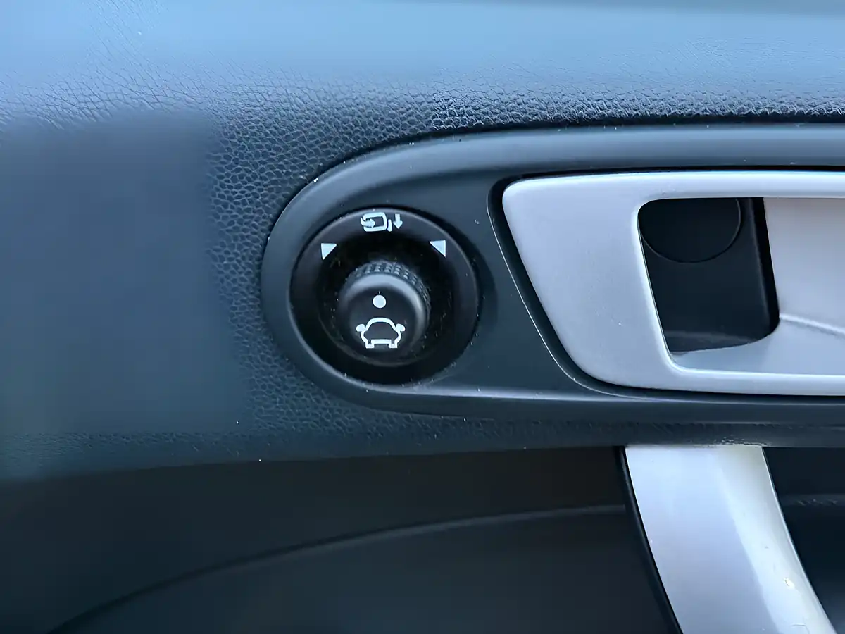 Used 2012 Ford Fiesta Zetec Blue - Interior and Exterior details 13
