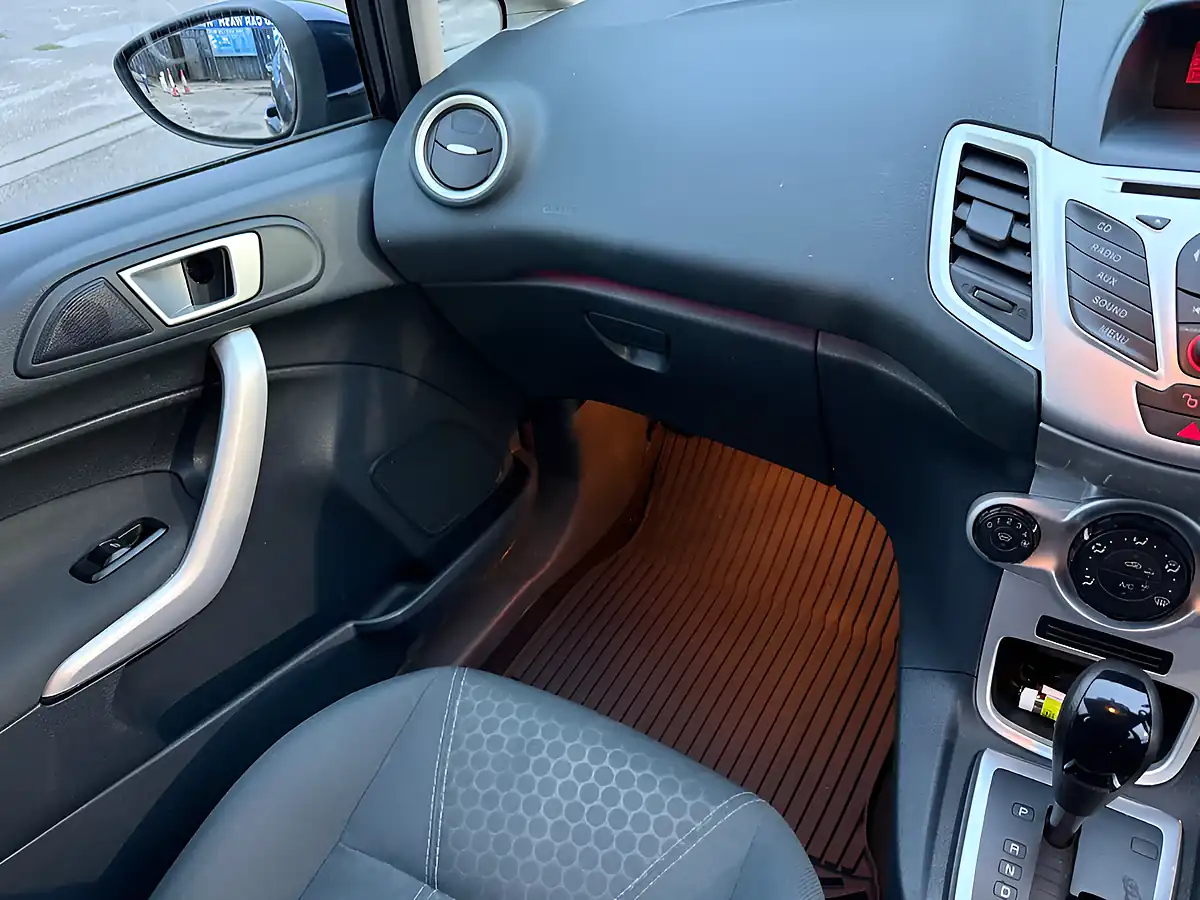 Used 2012 Ford Fiesta Zetec Blue - Interior and Exterior details 15