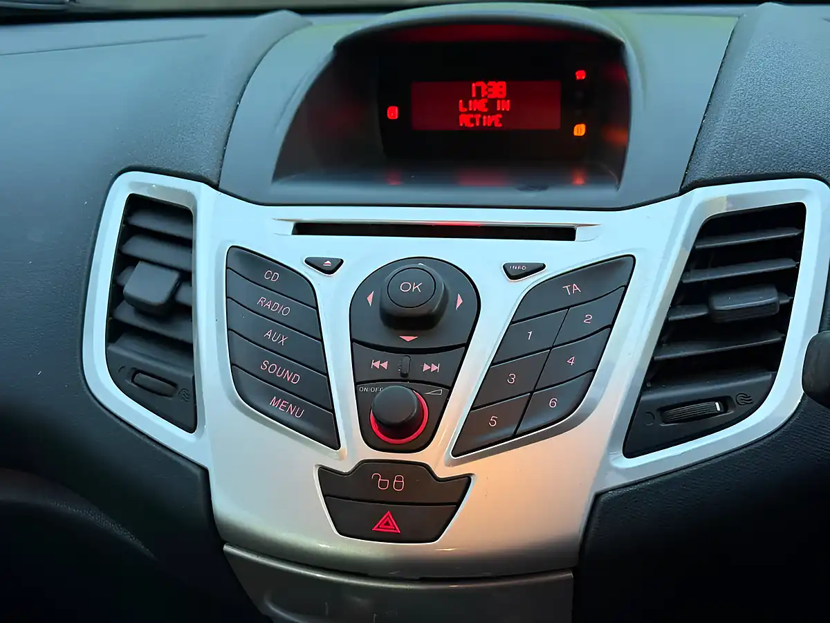 Used 2012 Ford Fiesta Zetec Blue - Interior and Exterior details 16