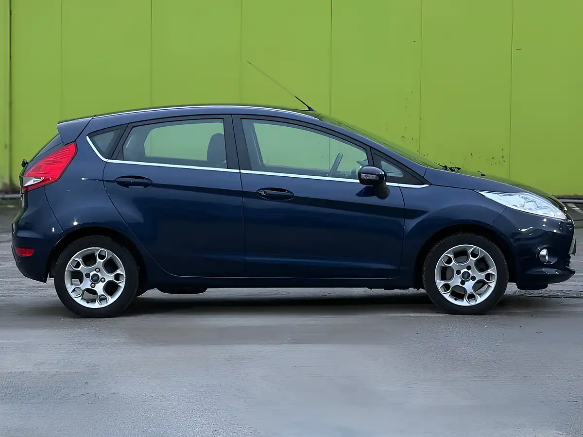 Used 2012 Ford Fiesta Zetec Blue - Interior and Exterior details 7