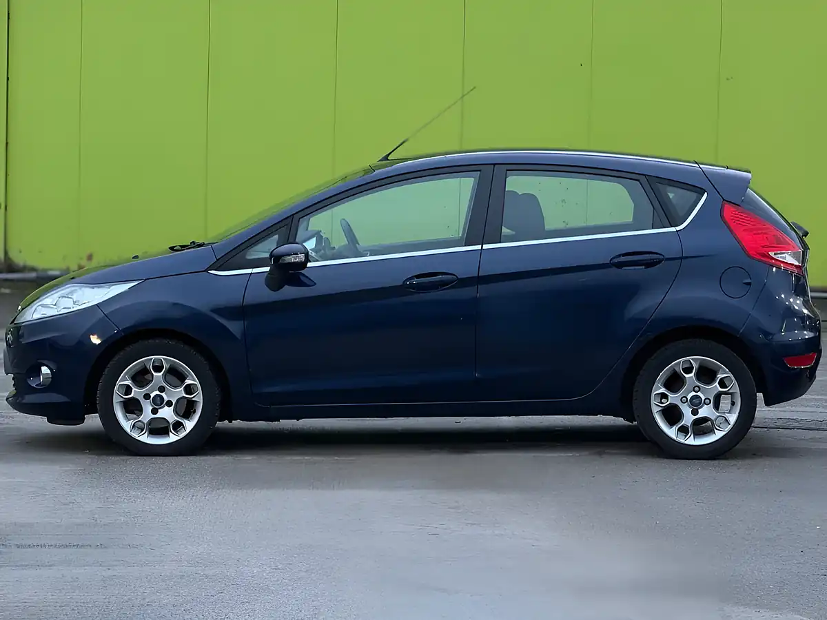 Used 2012 Ford Fiesta Zetec Blue - Interior and Exterior details 8