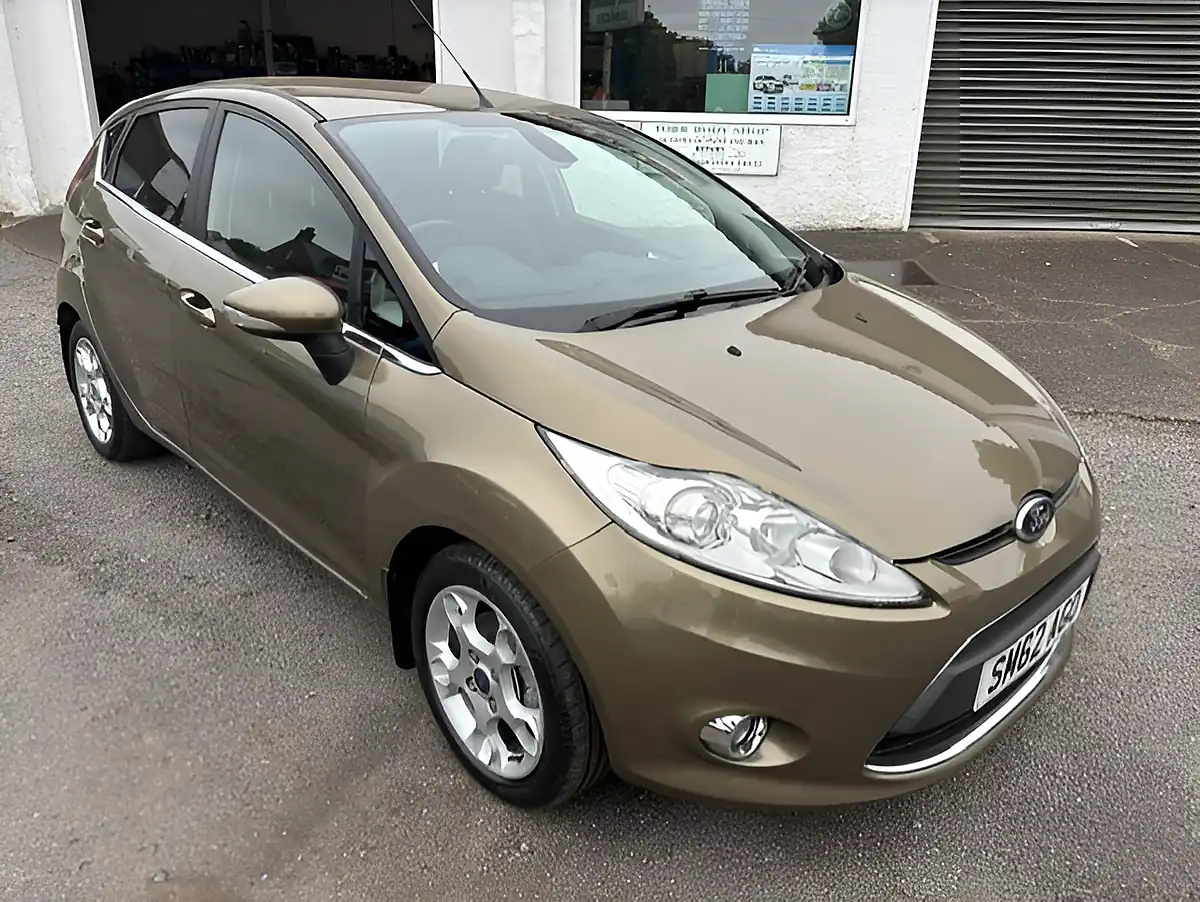 Used 2012 Ford Fiesta Zetec Brown - Front View