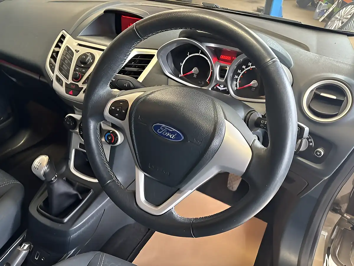 Used 2012 Ford Fiesta Zetec Brown - Interior and Exterior details 10