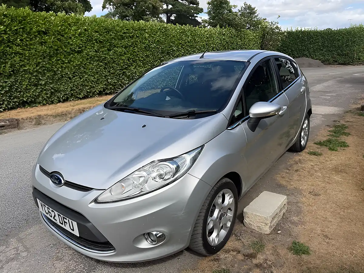 Used 2012 Ford Fiesta Zetec Moondust Silver - Interior and Exterior details 10