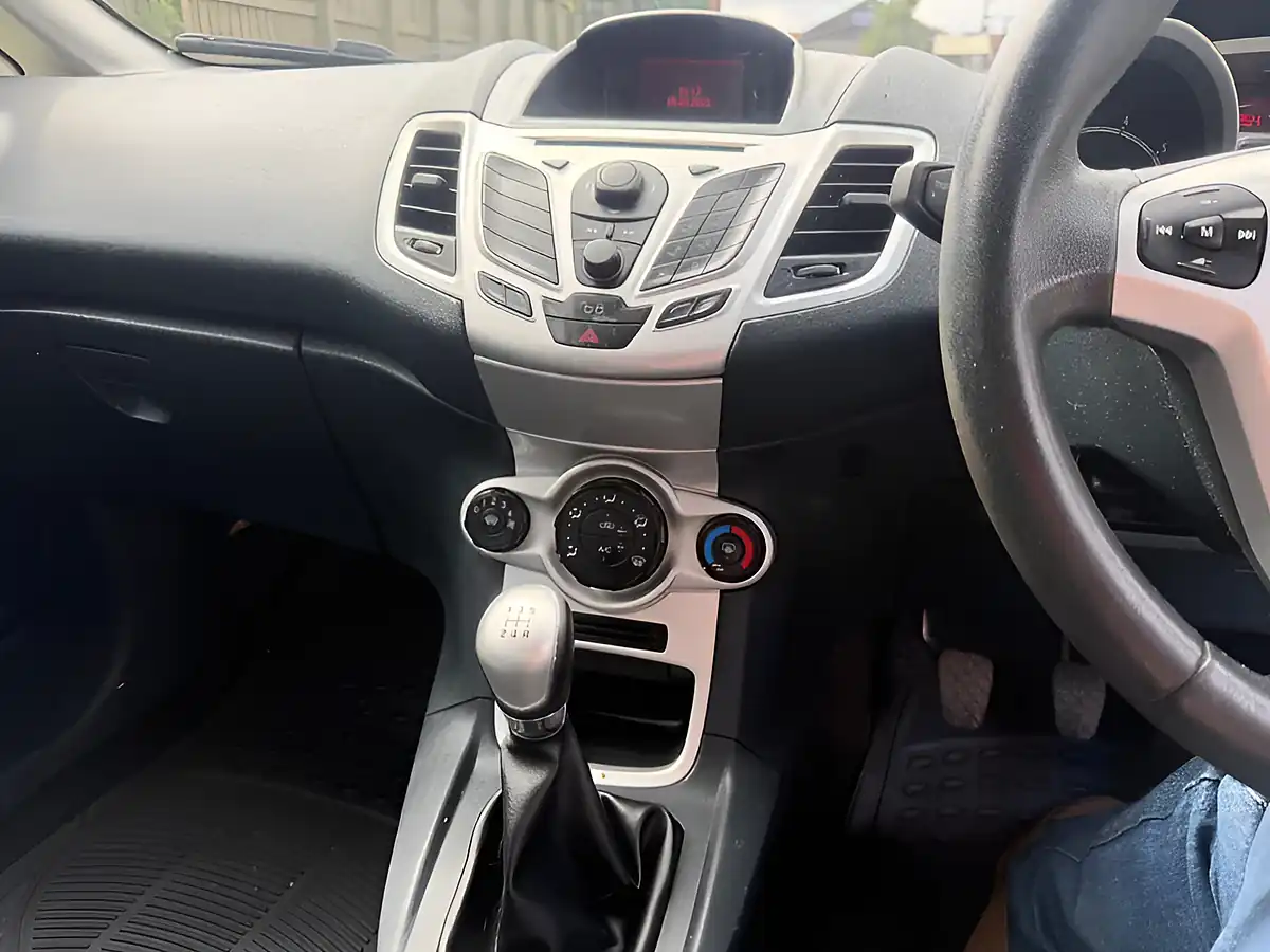 Used 2012 Ford Fiesta Zetec Moondust Silver - Interior and Exterior details 16