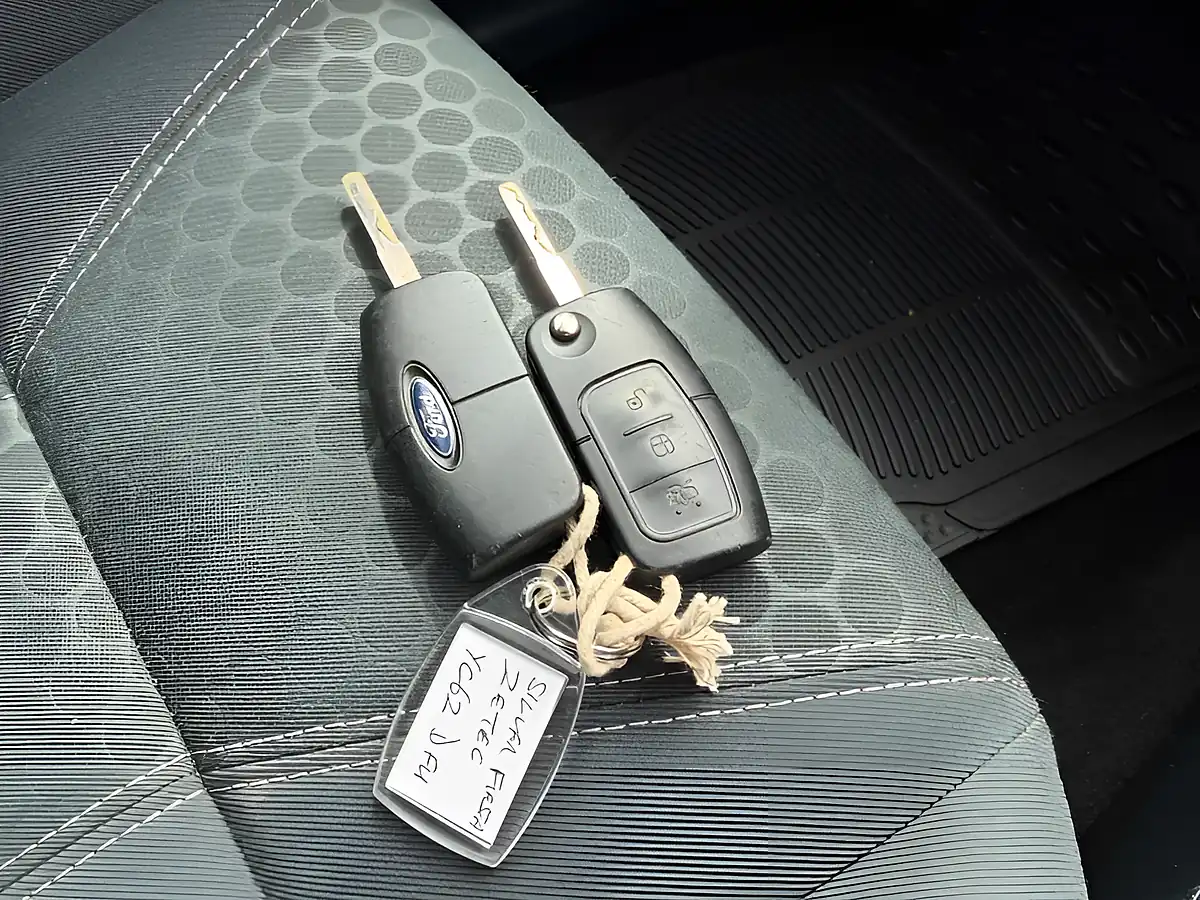 Used 2012 Ford Fiesta Zetec Moondust Silver - Interior and Exterior details 17
