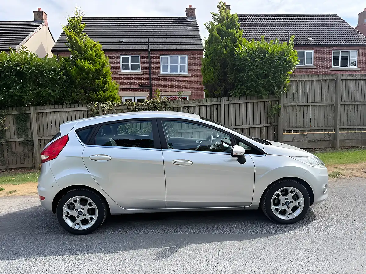 Used 2012 Ford Fiesta Zetec Moondust Silver - Interior and Exterior details 4