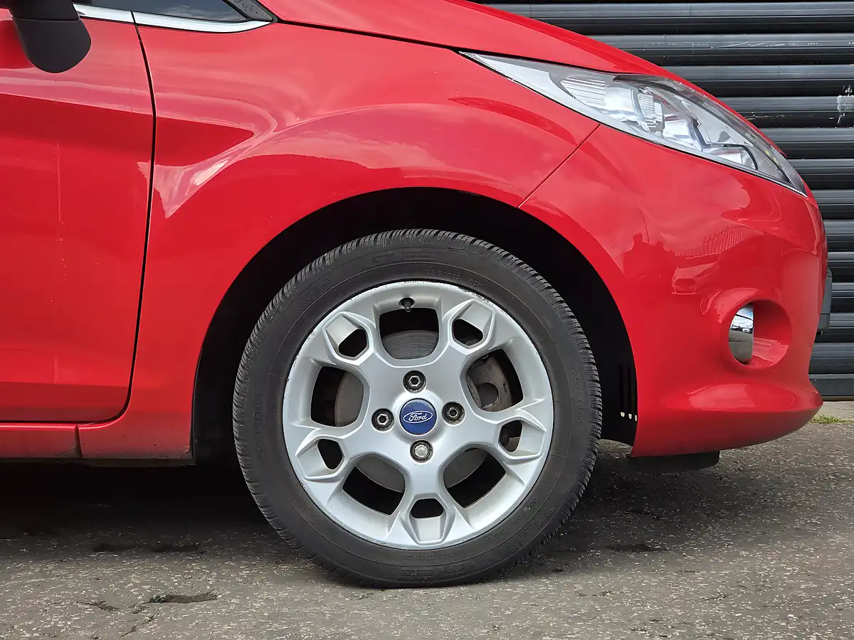 Used 2012 Ford Fiesta Zetec Red - Interior and Exterior details 11