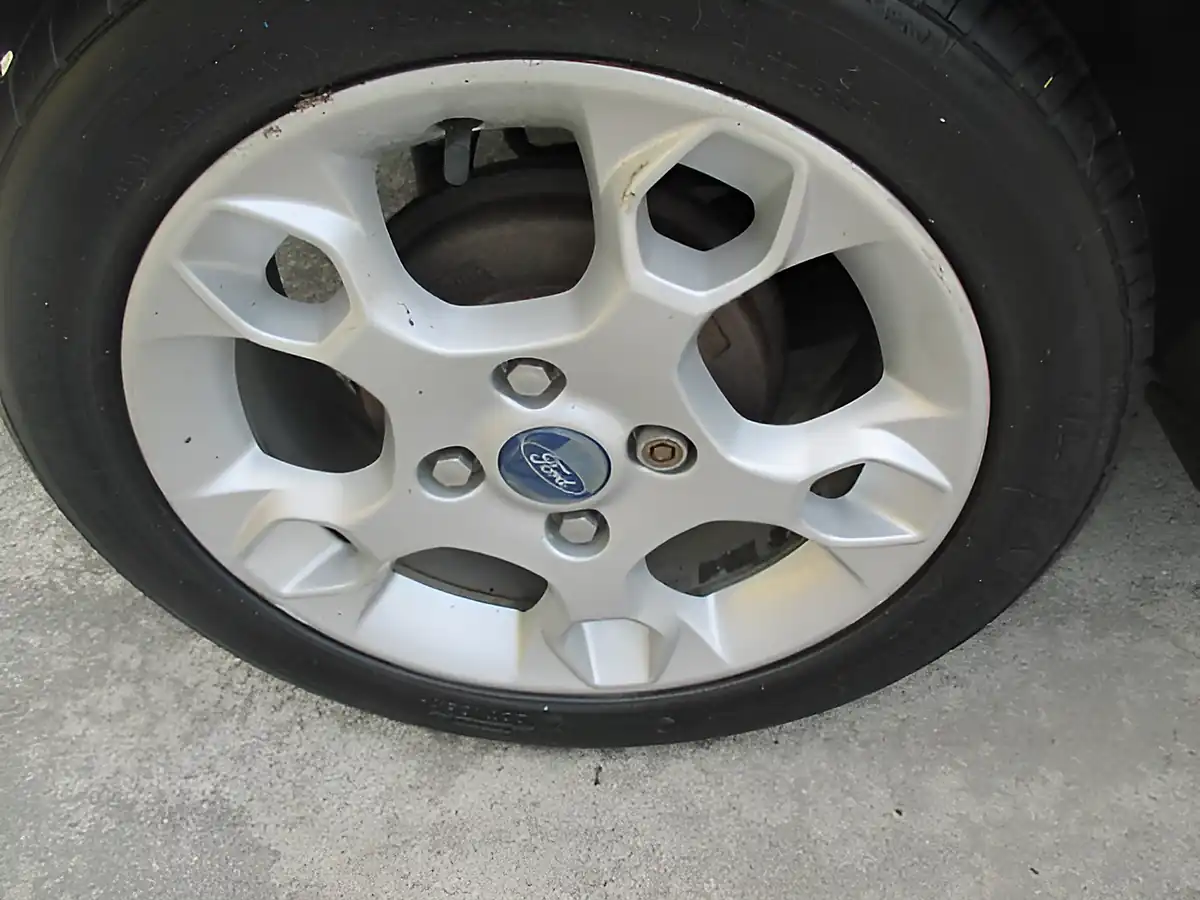 Used 2012 Ford Fiesta Zetec Red - Interior and Exterior details 6
