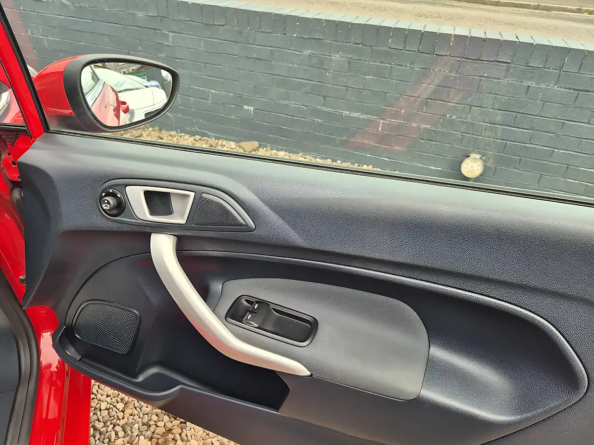 Used 2012 Ford Fiesta Zetec Red - Interior and Exterior details 17