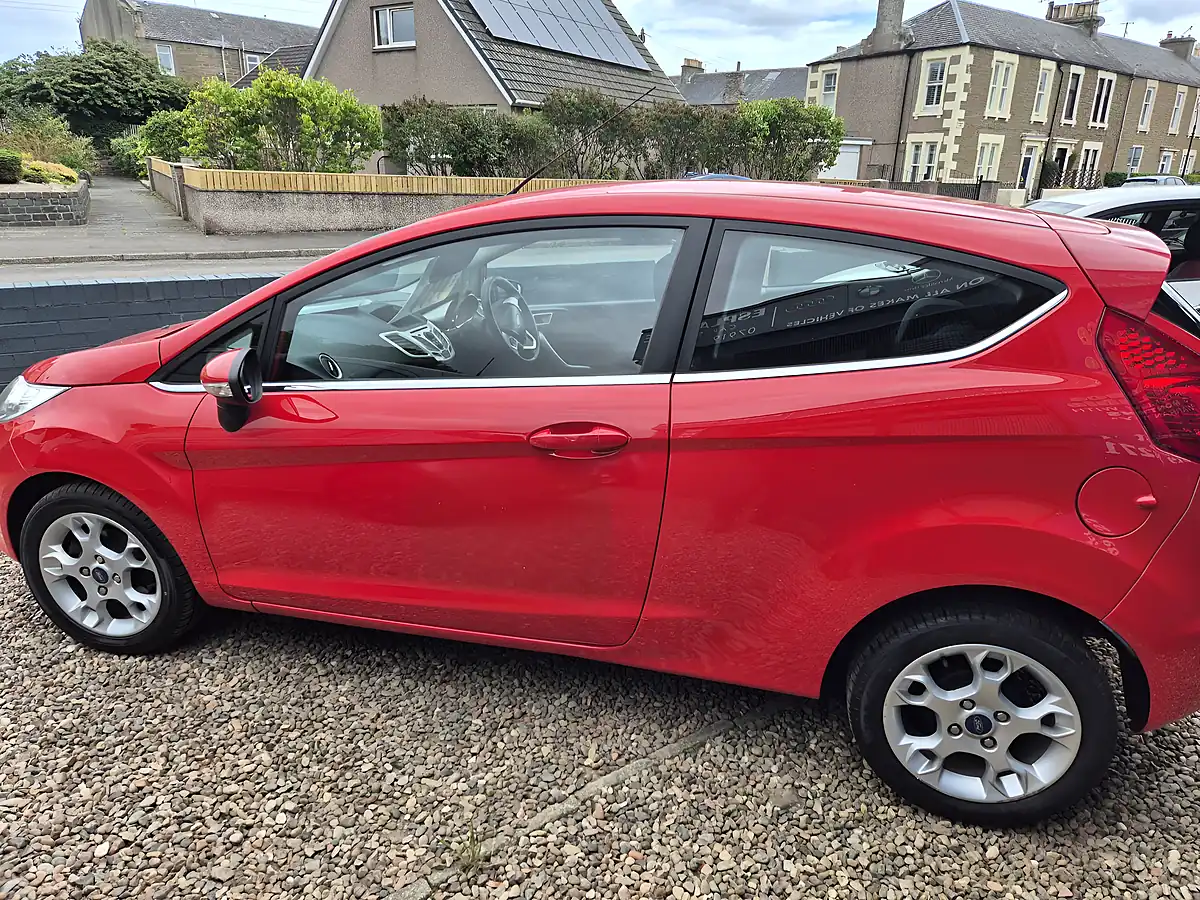 Used 2012 Ford Fiesta Zetec Red - Interior and Exterior details 5