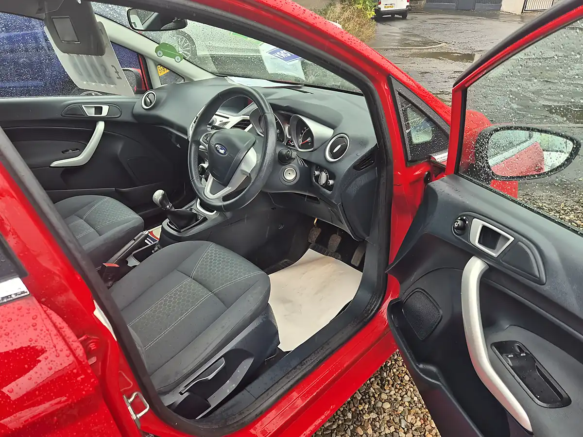 Used 2012 Ford Fiesta Zetec Red - Interior and Exterior details 11