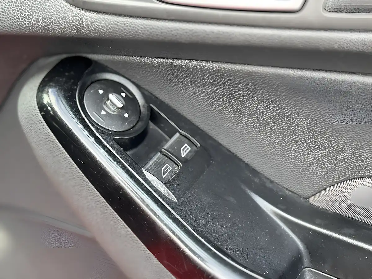 Used 2012 Ford Fiesta Zetec Red - Interior and Exterior details 11