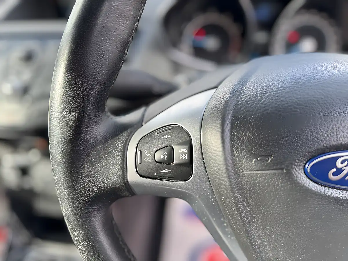 Used 2012 Ford Fiesta Zetec Red - Interior and Exterior details 14