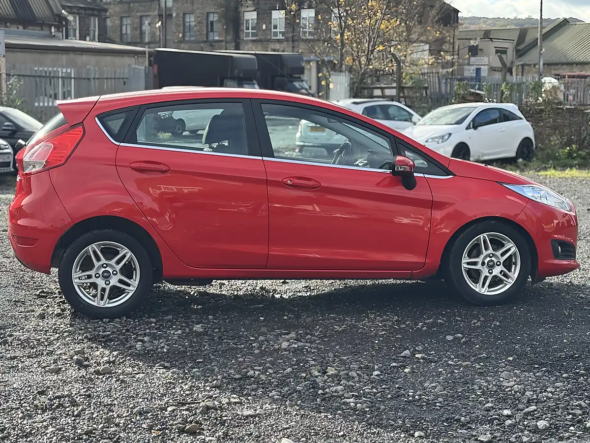 Used 2012 Ford Fiesta Zetec Red - Interior and Exterior details 8