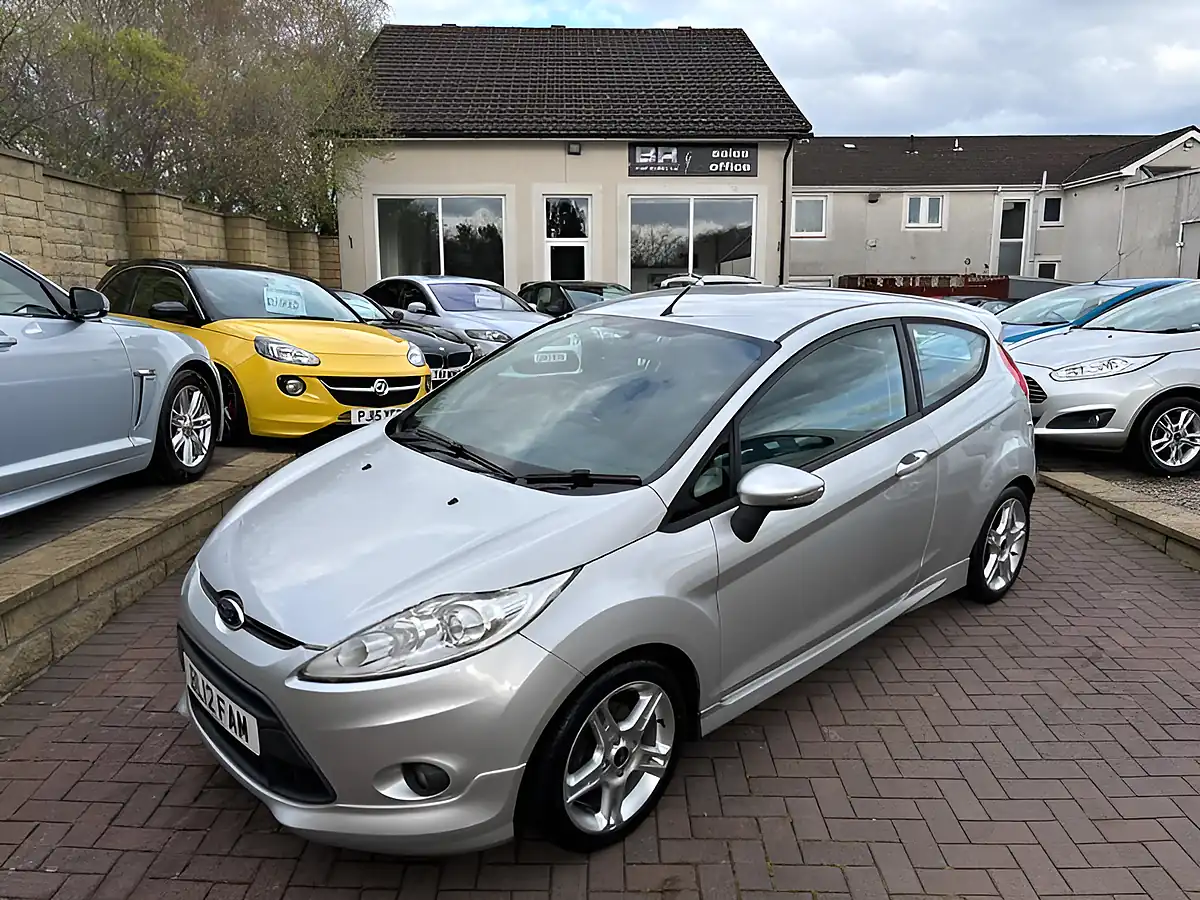Used 2012 Ford Fiesta Zetec S Moondust Silver - Interior and Exterior details 3