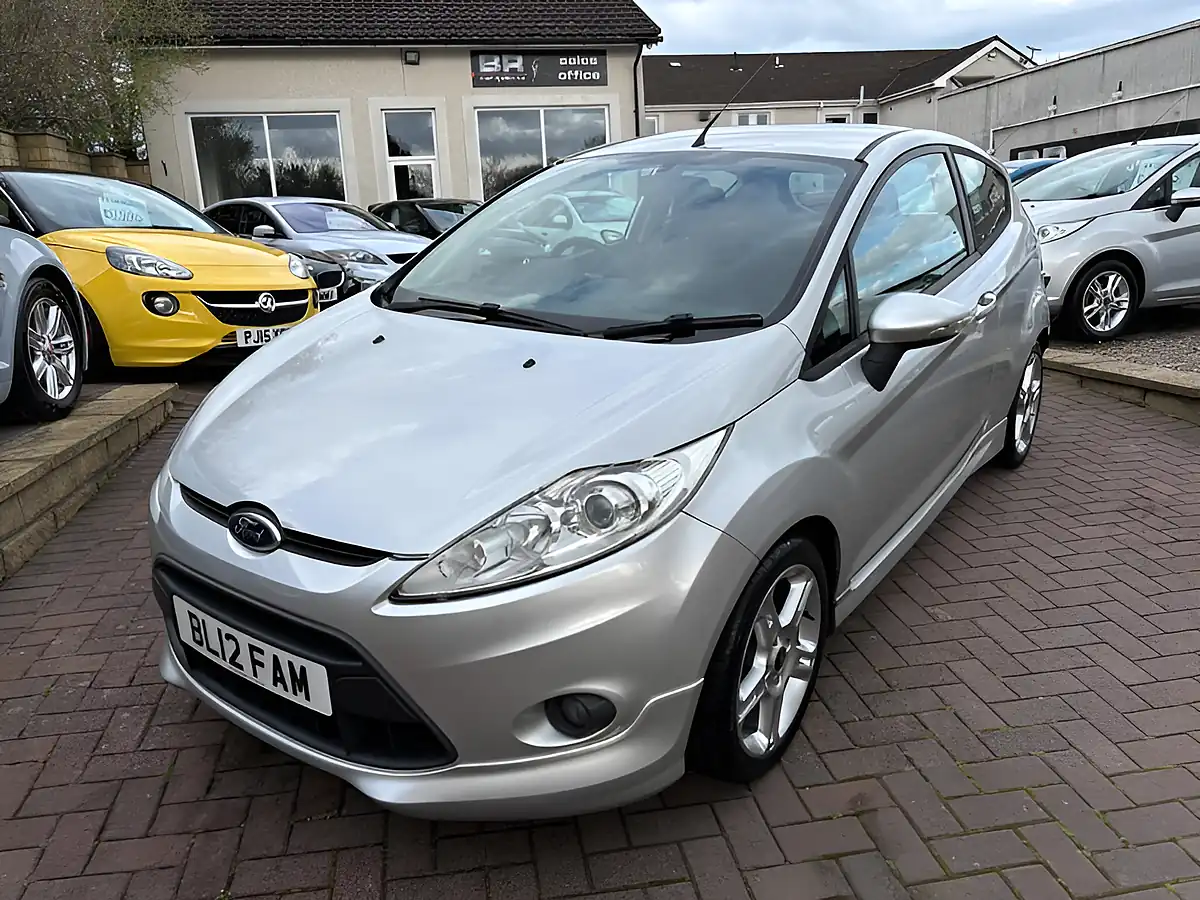 Used 2012 Ford Fiesta Zetec S Moondust Silver - Interior and Exterior details 6
