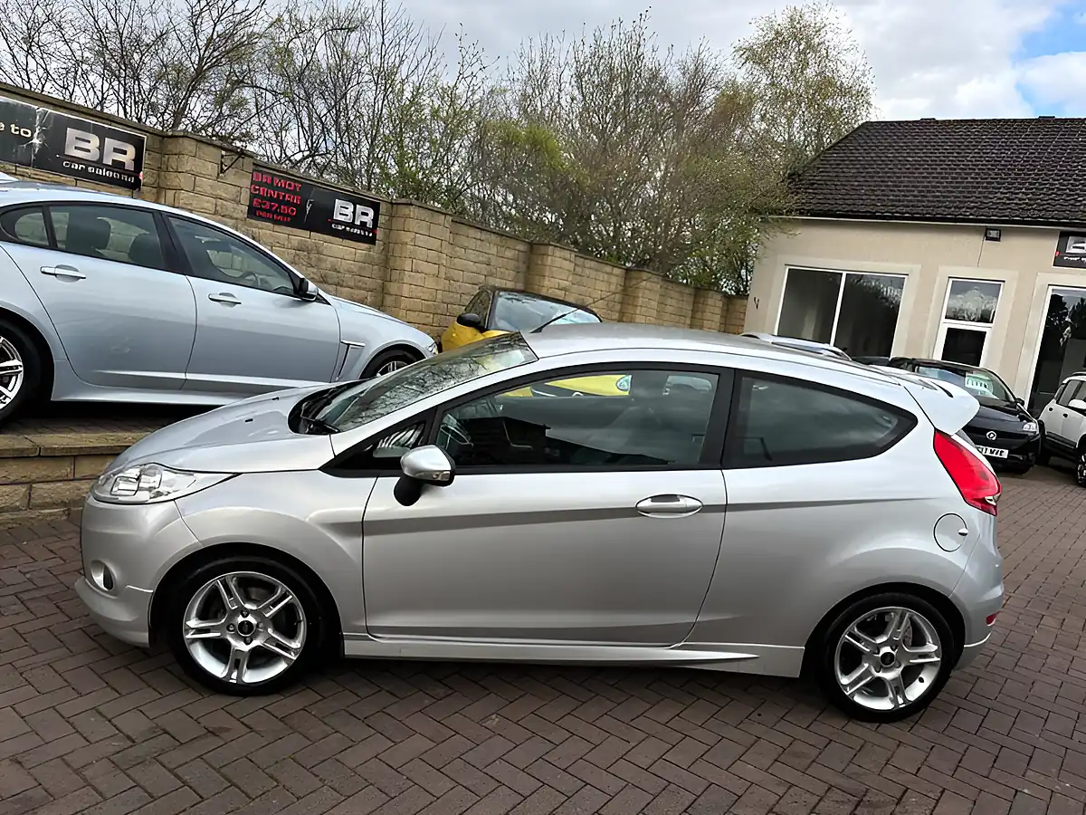Used 2012 Ford Fiesta Zetec S Moondust Silver - Interior and Exterior details 8