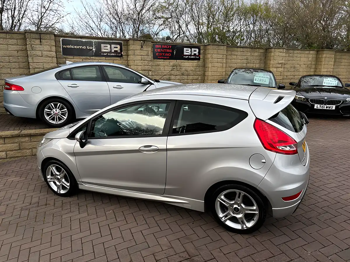 Used 2012 Ford Fiesta Zetec S Moondust Silver - Interior and Exterior details 9
