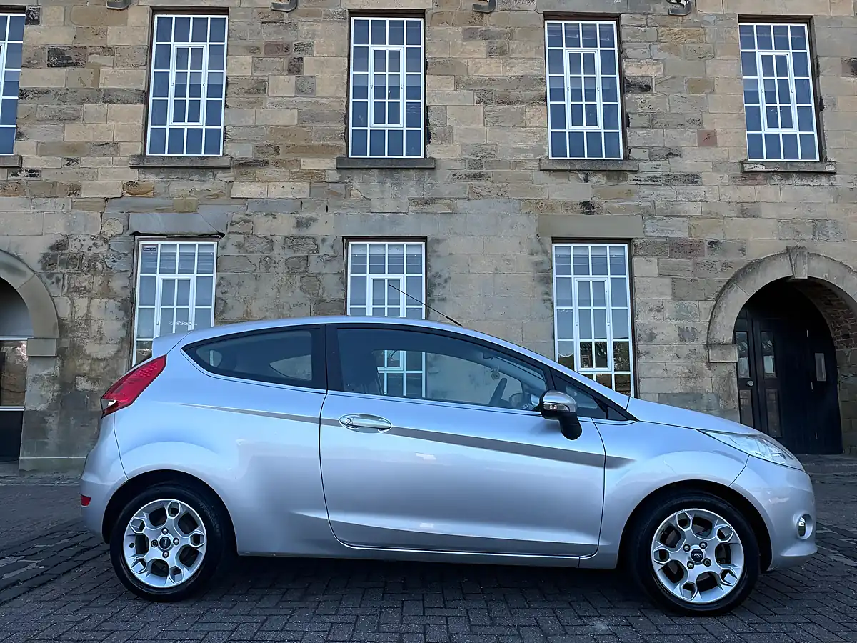 Used 2012 Ford Fiesta Zetec Silver - Interior and Exterior details 11