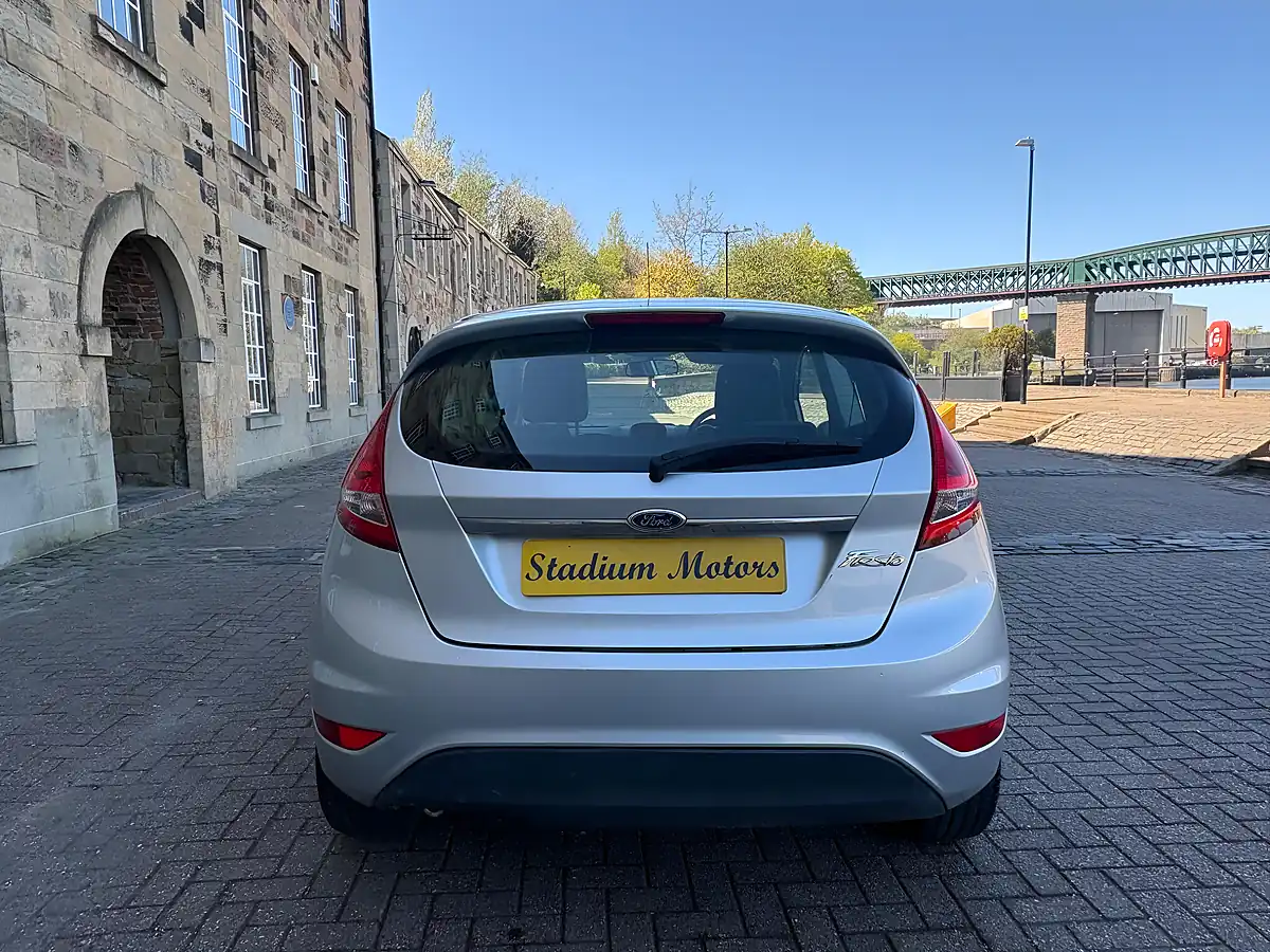 Used 2012 Ford Fiesta Zetec Silver - Interior and Exterior details 14