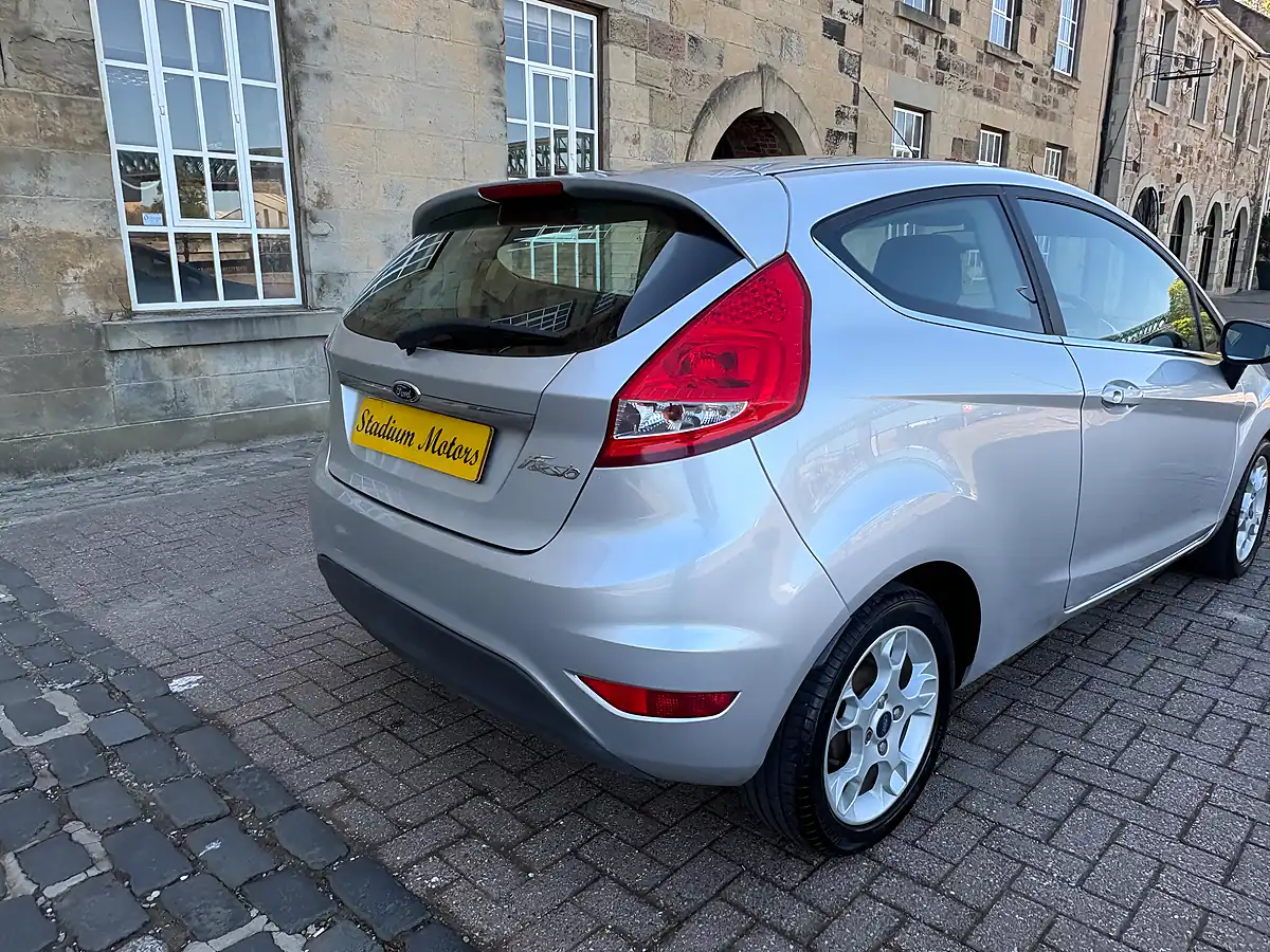 Used 2012 Ford Fiesta Zetec Silver - Interior and Exterior details 15