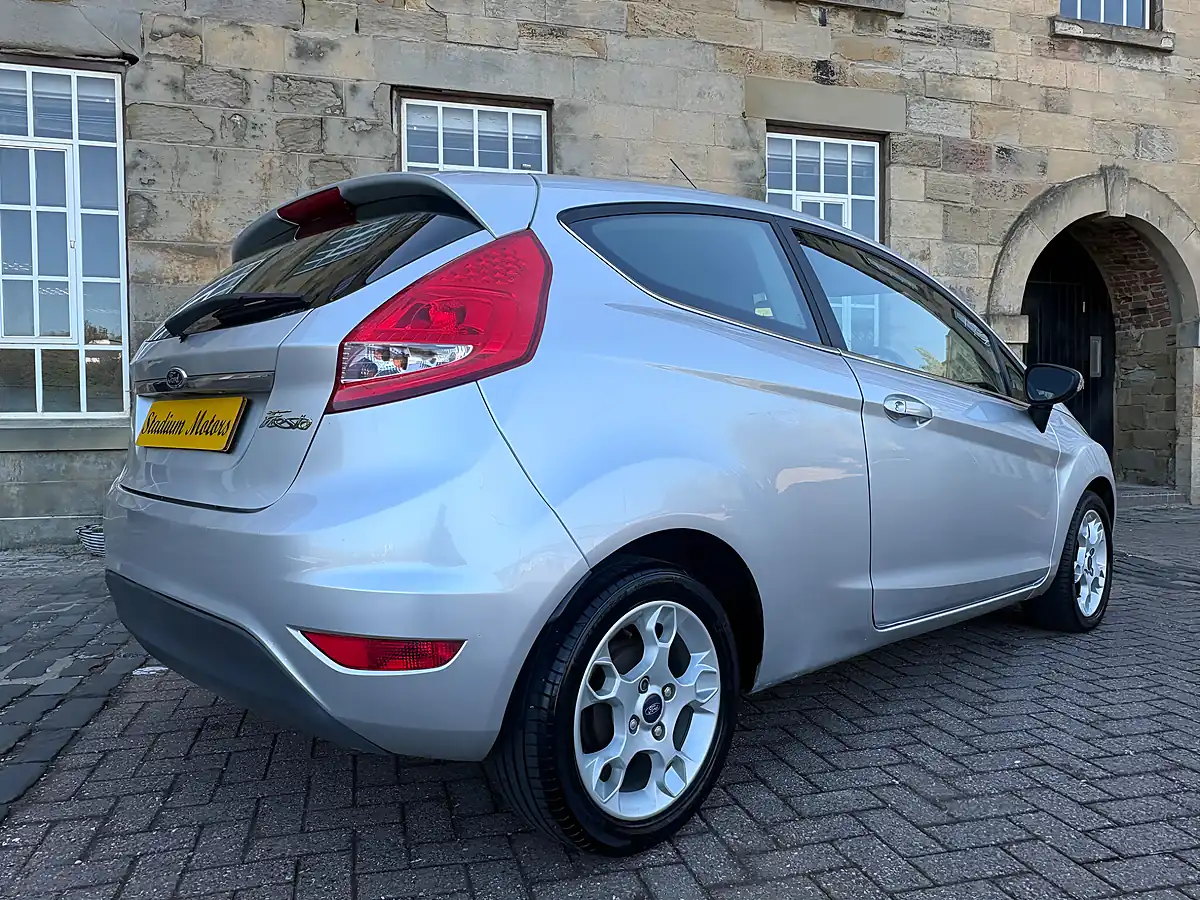 Used 2012 Ford Fiesta Zetec Silver - Interior and Exterior details 16