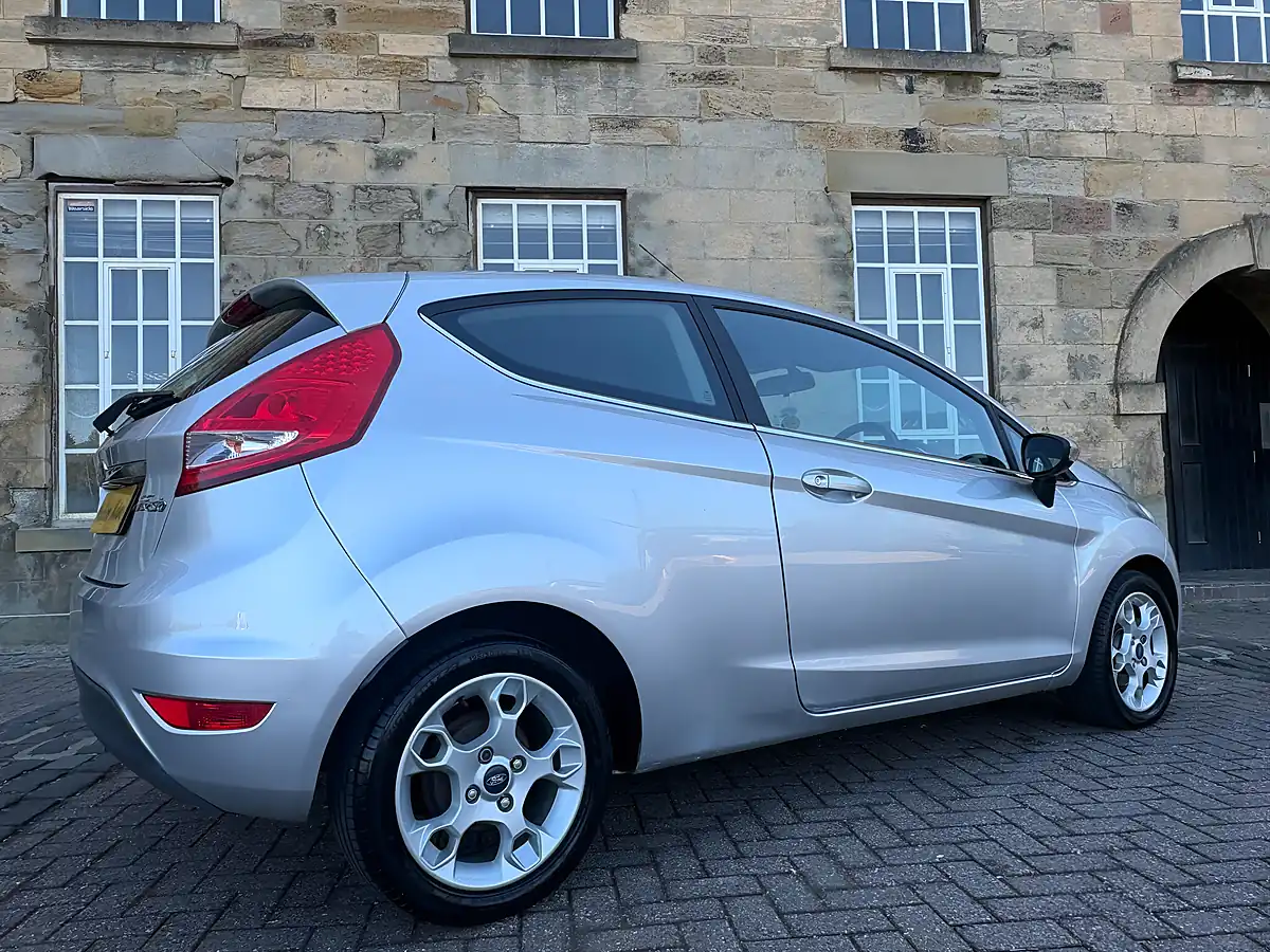 Used 2012 Ford Fiesta Zetec Silver - Interior and Exterior details 18