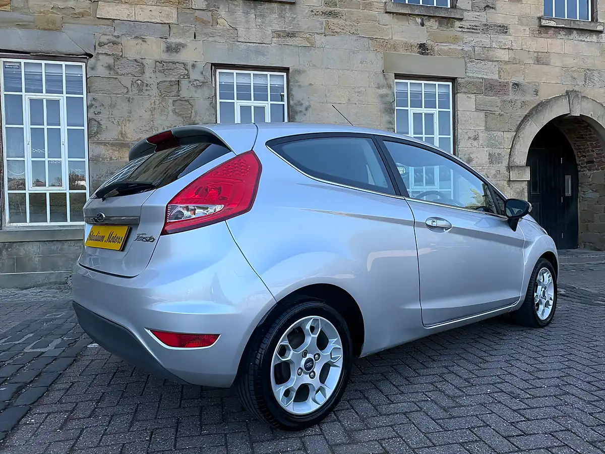 Used 2012 Ford Fiesta Zetec Silver - Interior and Exterior details 19