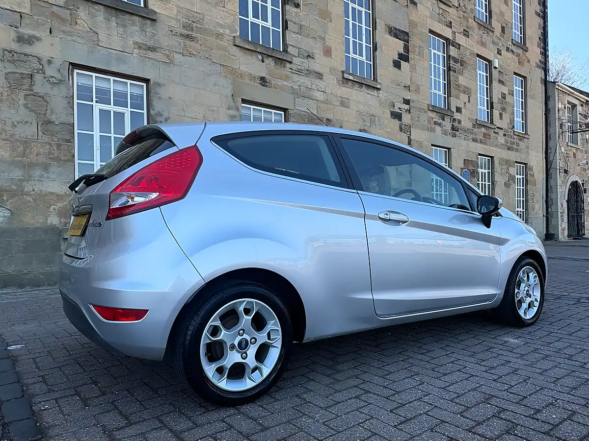 Used 2012 Ford Fiesta Zetec Silver - Interior and Exterior details 20