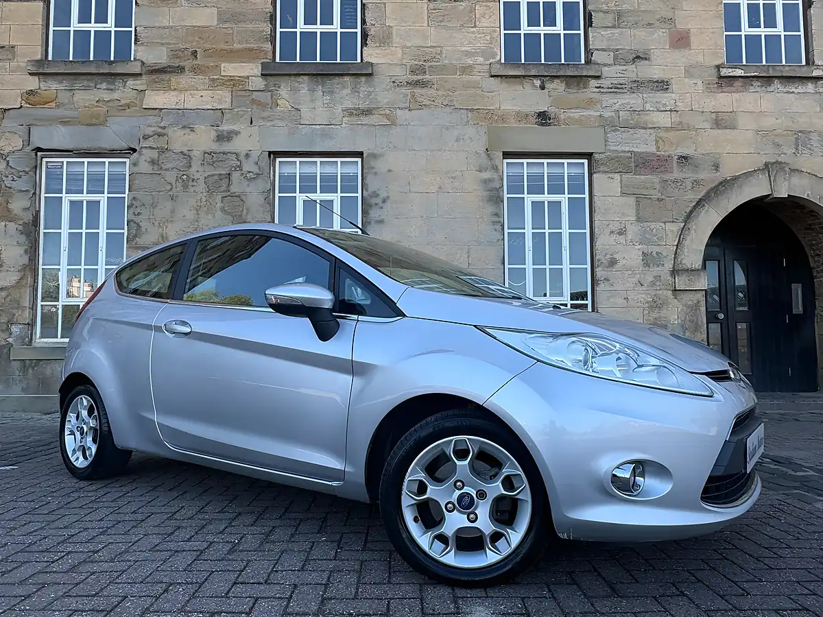 Used 2012 Ford Fiesta Zetec Silver - Interior and Exterior details 5