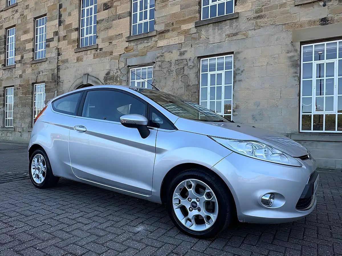 Used 2012 Ford Fiesta Zetec Silver - Interior and Exterior details 7