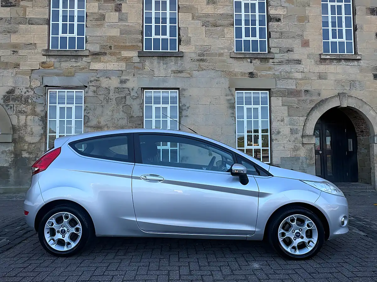Used 2012 Ford Fiesta Zetec Silver - Interior and Exterior details 9