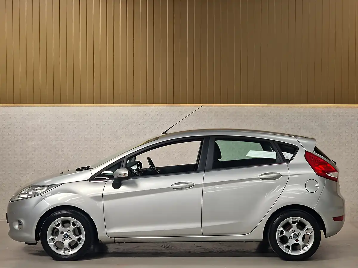 Used 2012 Ford Fiesta Zetec Silver - Interior and Exterior details 11