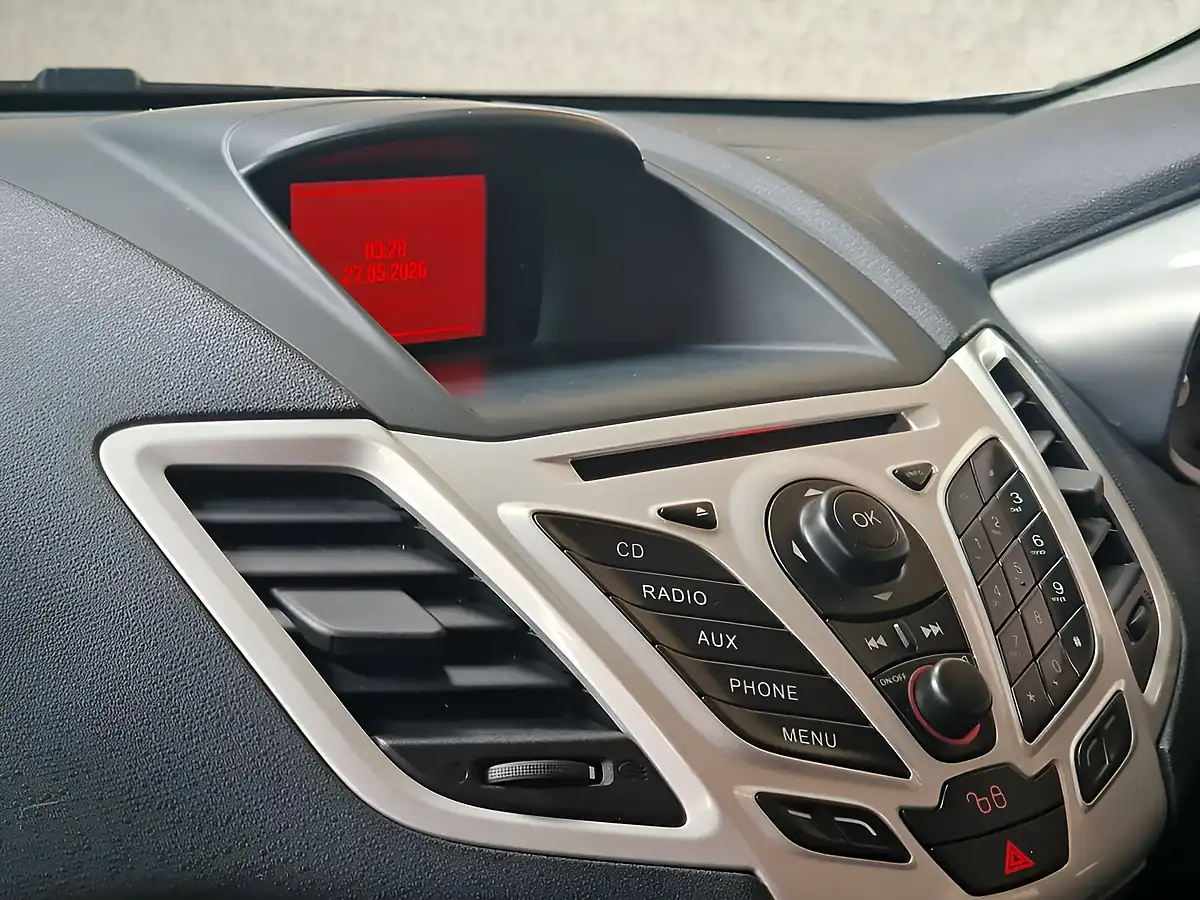 Used 2012 Ford Fiesta Zetec Silver - Interior and Exterior details 17