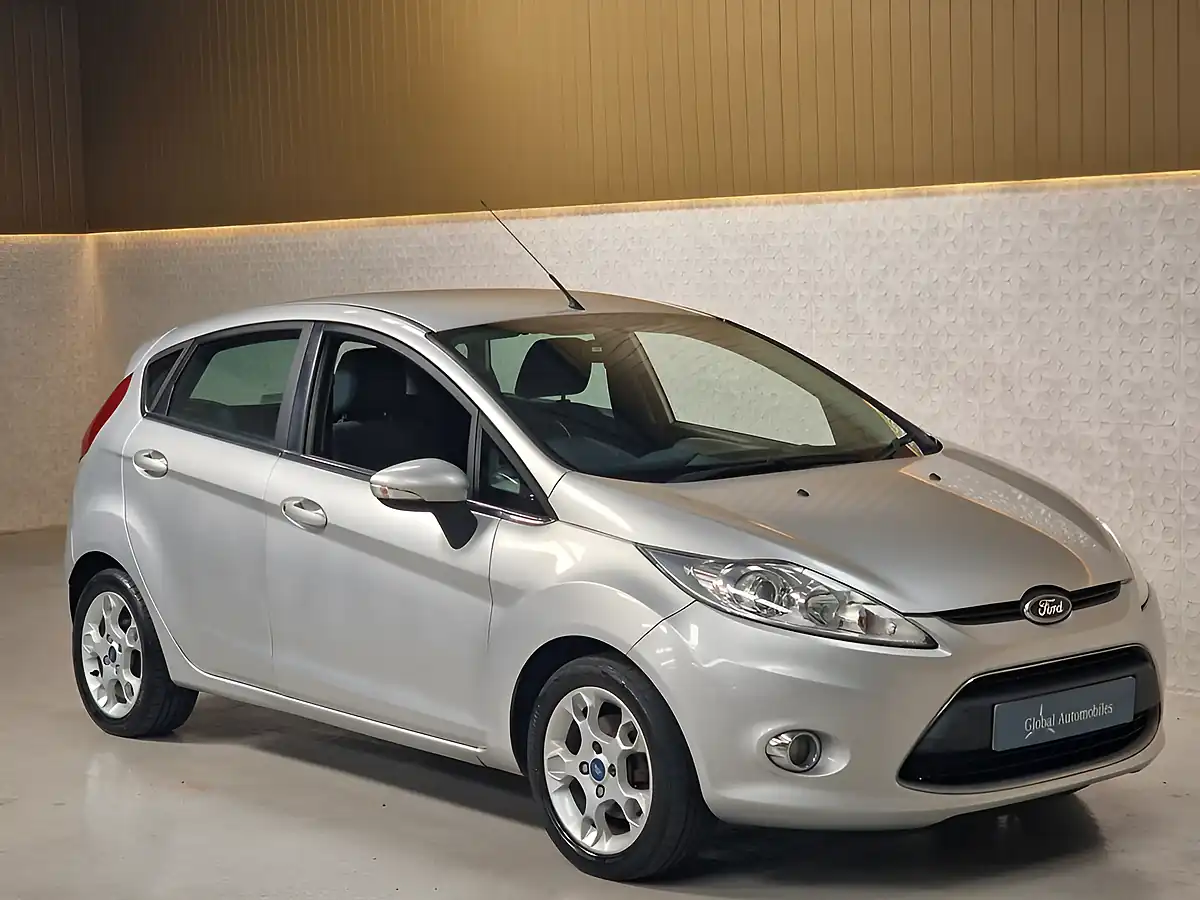 Used 2012 Ford Fiesta Zetec Silver - Interior and Exterior details 18