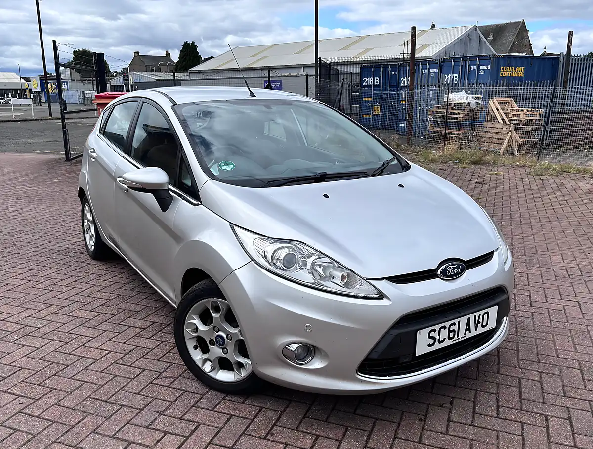 Used 2012 Ford Fiesta Zetec Silver - Front View
