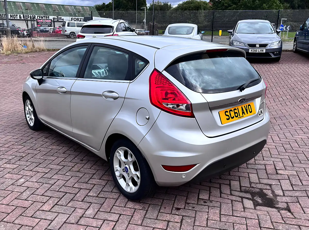 Used 2012 Ford Fiesta Zetec Silver - Interior and Exterior details 4