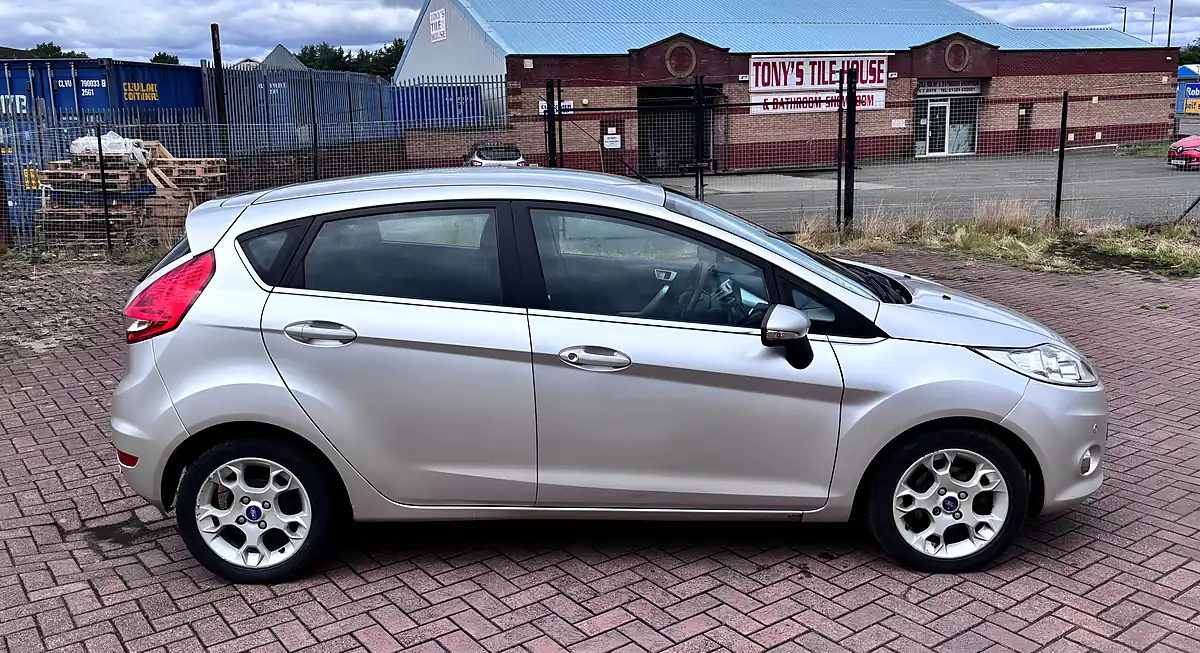 Used 2012 Ford Fiesta Zetec Silver - Interior and Exterior details 6