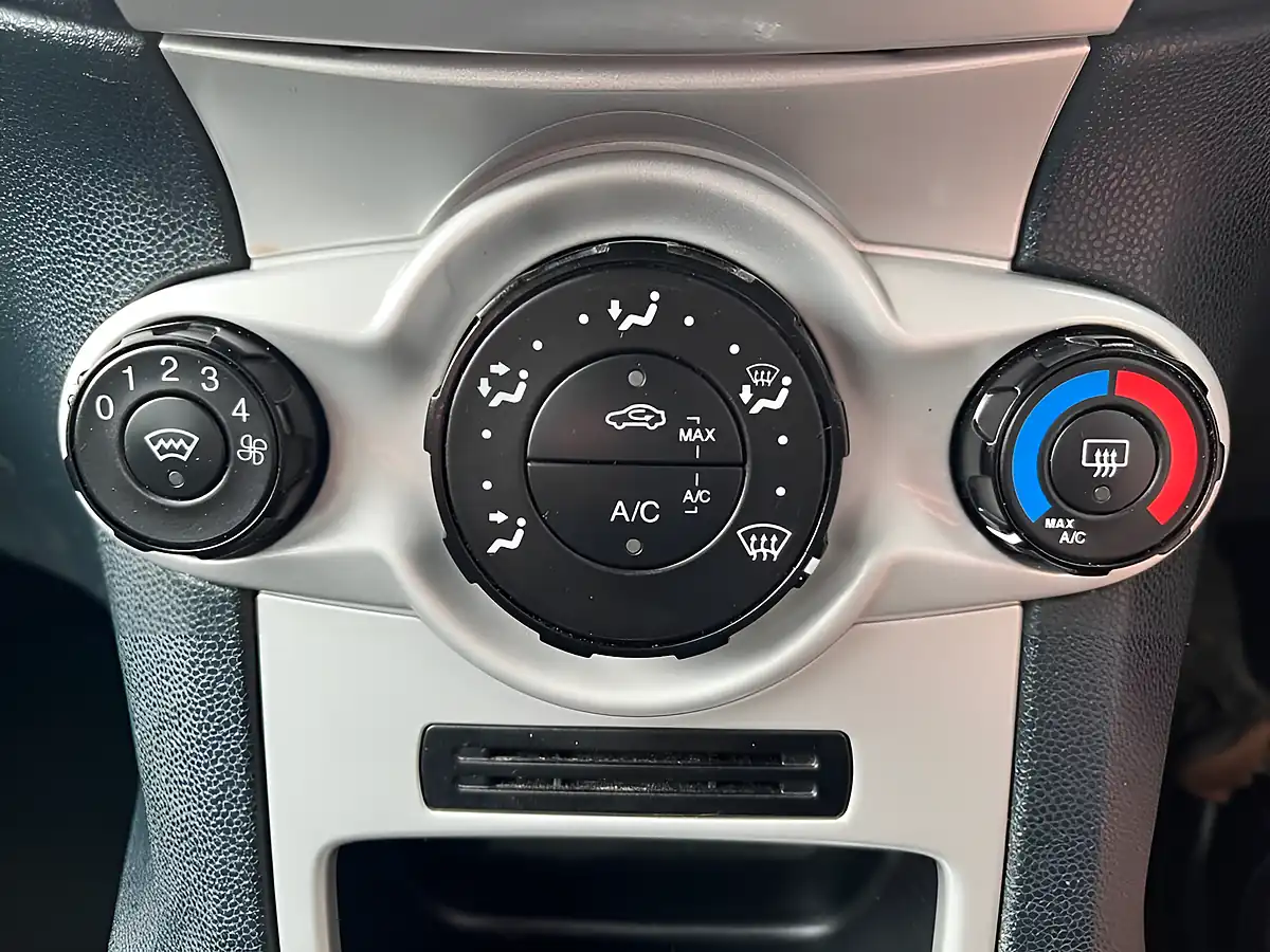 Used 2012 Ford Fiesta Zetec White - Interior and Exterior details 18