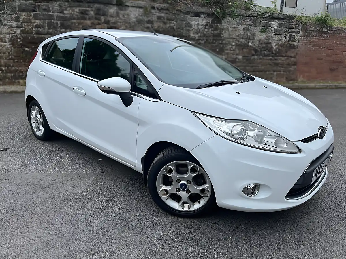 Used 2012 Ford Fiesta Zetec White - Interior and Exterior details 3