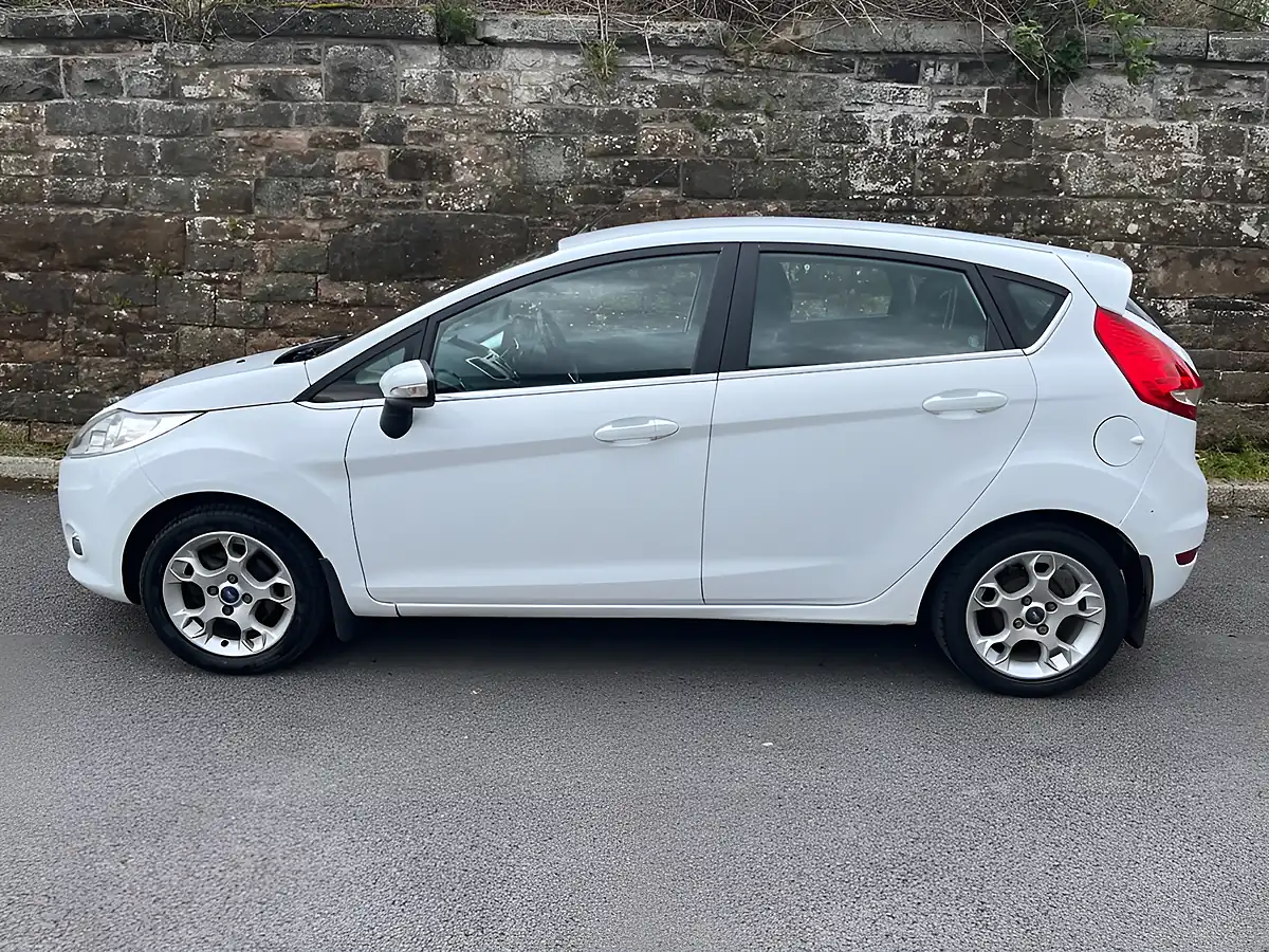 Used 2012 Ford Fiesta Zetec White - Interior and Exterior details 4